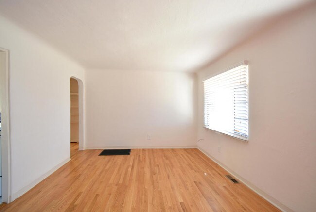 Building Photo - 816 Ortiz Dr SE