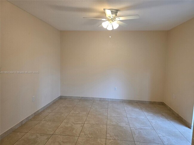 Foto del edificio - 6945 SW 111th Ct