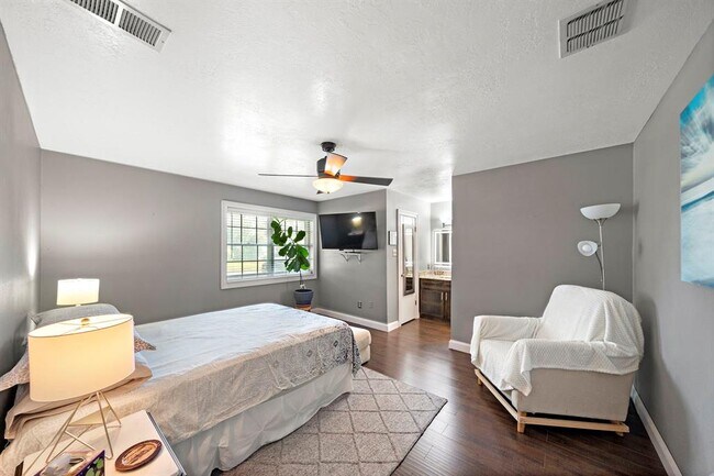Foto del edificio - 21314 4 Oaks Dr