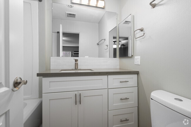 Flat 2BR, 2BA - 990SF - Bathroom 1 - Ascent Apartment Homes