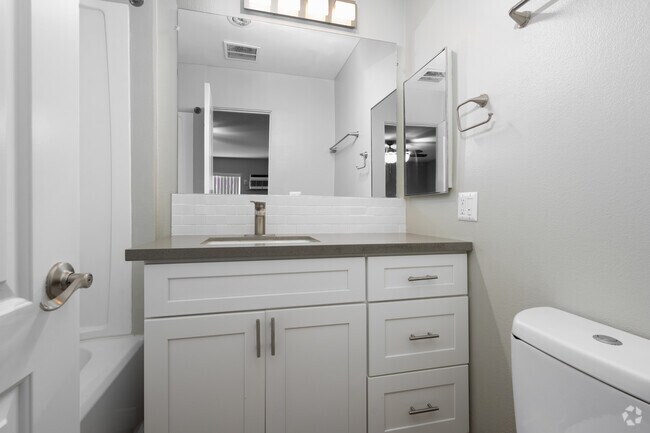 Flat 2BR, 2BA - 990SF - Bathroom 1 - Ascent Apartment Homes