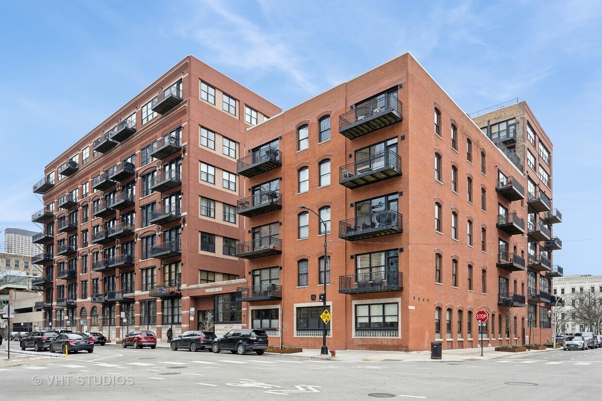 Primary Photo - 226 N Clinton St