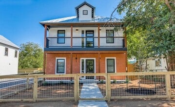 Building Photo - 1012 N Cherry St
