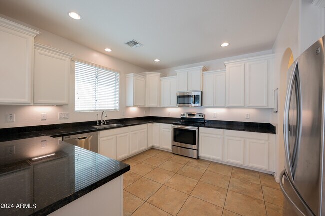 Building Photo - 1067 S Storment Ln