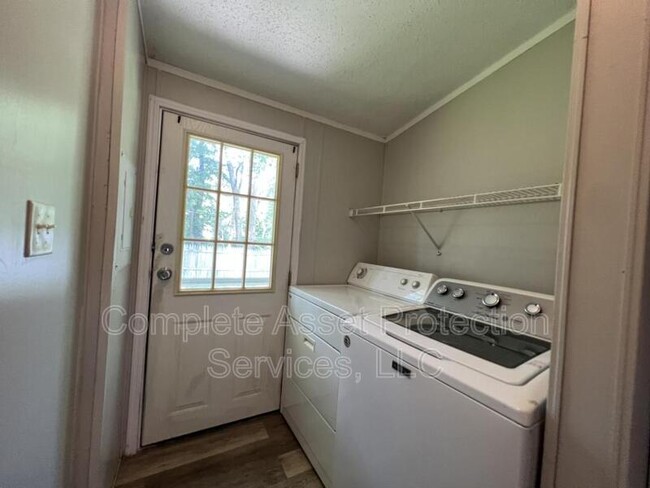 Foto del edificio - 2704 Springland Ave
