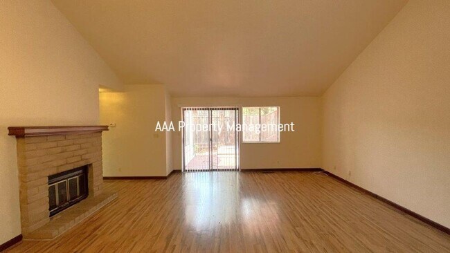 Foto del edificio - Walnut Creek 2 bedroom 2 bath townhome wit...