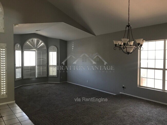 Foto del edificio - 4740 E Desert Ln