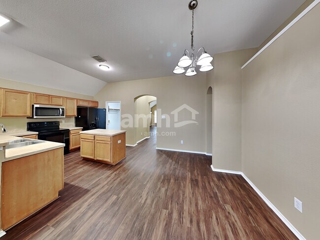 Foto del edificio - 10437 Manhassett Dr