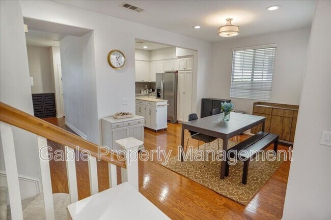 Foto del edificio - 27448 Coldwater Dr