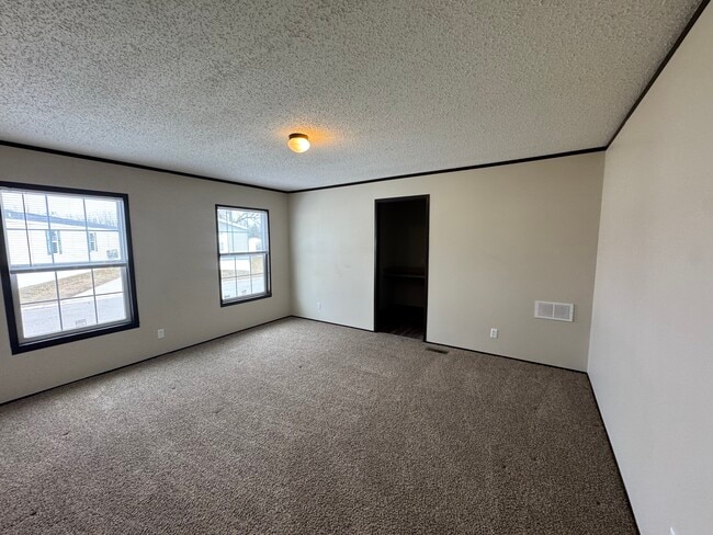 Building Photo - 32 Armstrong Ave