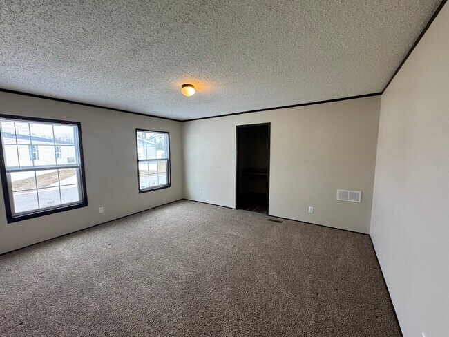 Foto del edificio - 32 Armstrong Ave