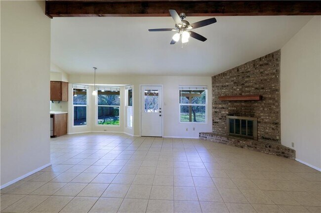 Foto del edificio - 507 Riverwood Dr