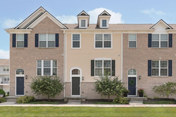 Primary Photo - 3 Bedroom 2.5 Bath Townhouse in Fishers! R...