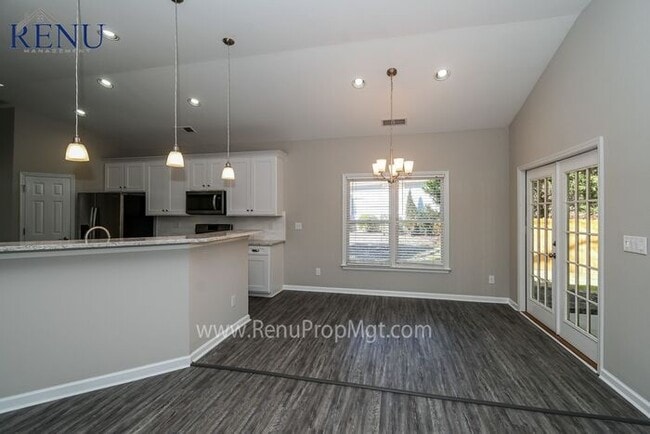 Building Photo - Now Available! 3 bed 2.5 bath!