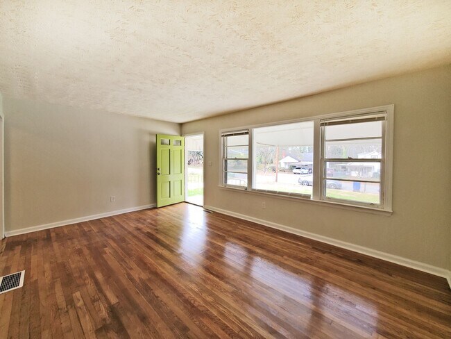 Foto del edificio - 3018 Grand Ave SW