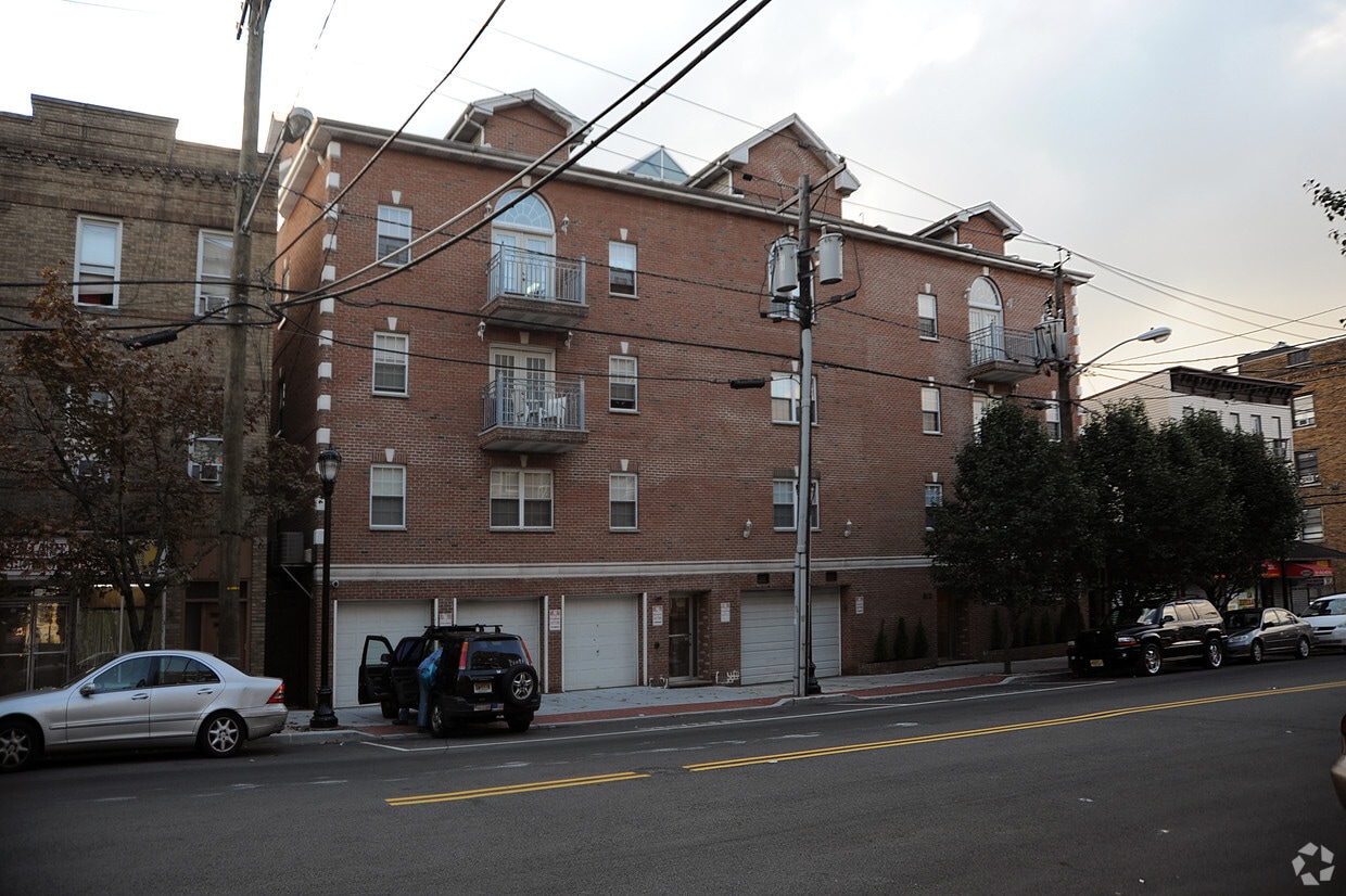 812 New York Ave, Union City, NJ 07087 Apartments in Union City, NJ