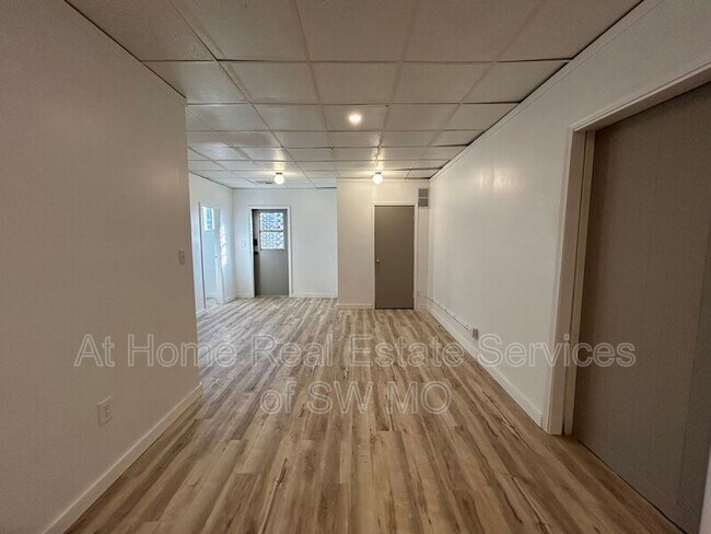 Foto del edificio - 3342 E Linwood St