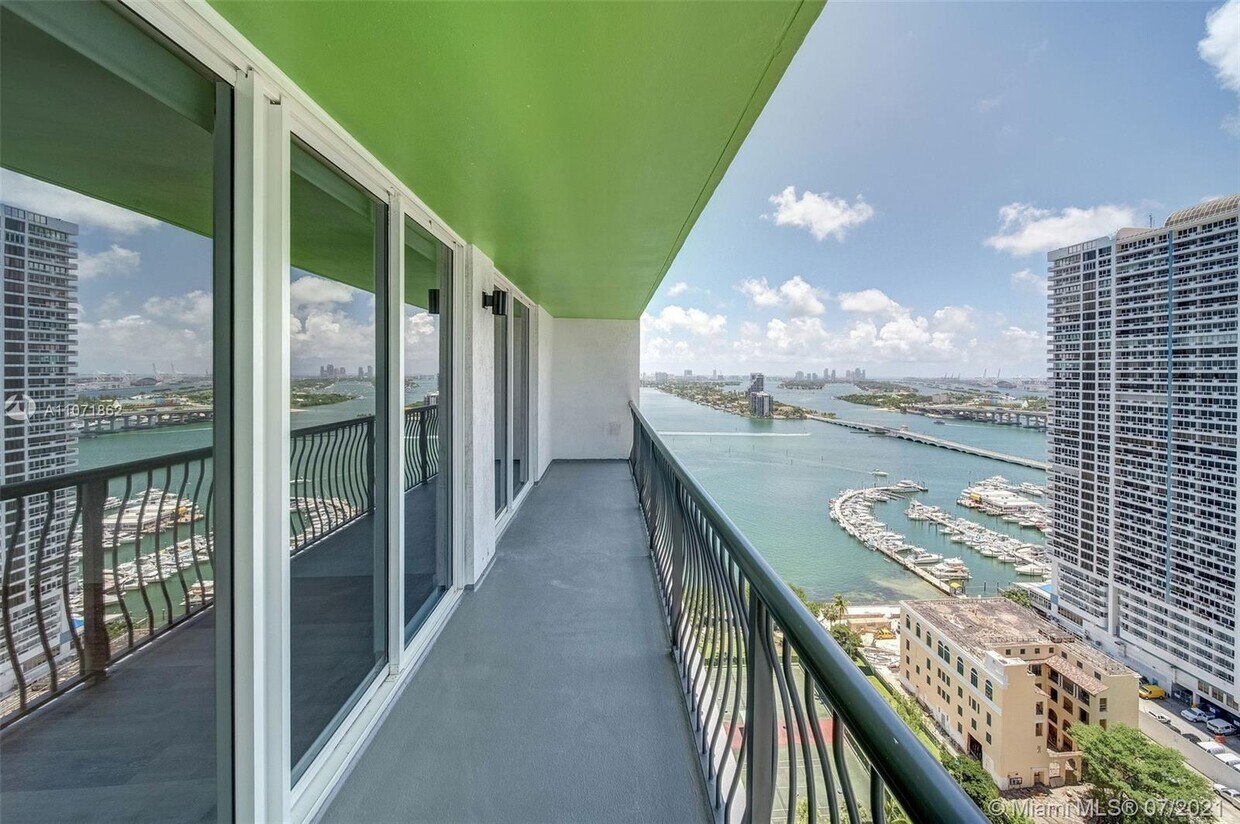 Primary Photo - 1756 Bayshore Dr