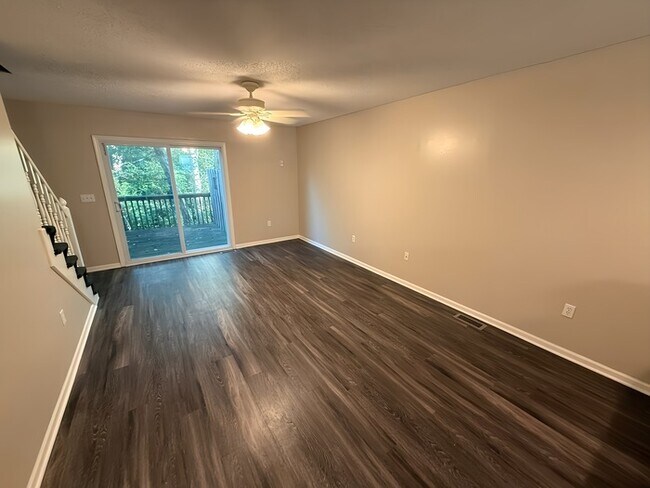 Foto del edificio - 2 Bed, 1.5 Bath Renovated Townhome!