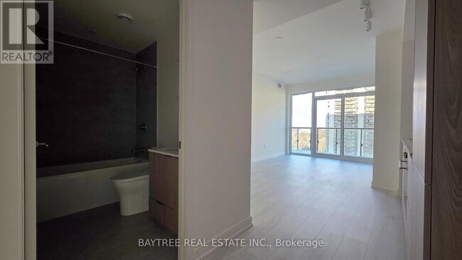 Photo du bâtiment - 120 Broadway Ave