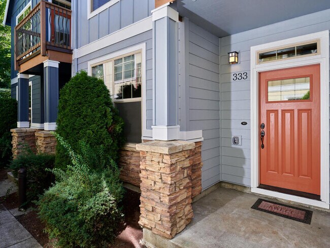 Building Photo - 333 NE Bryant St