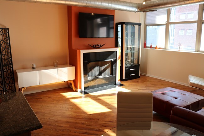 Living Room - 500 S Clinton St