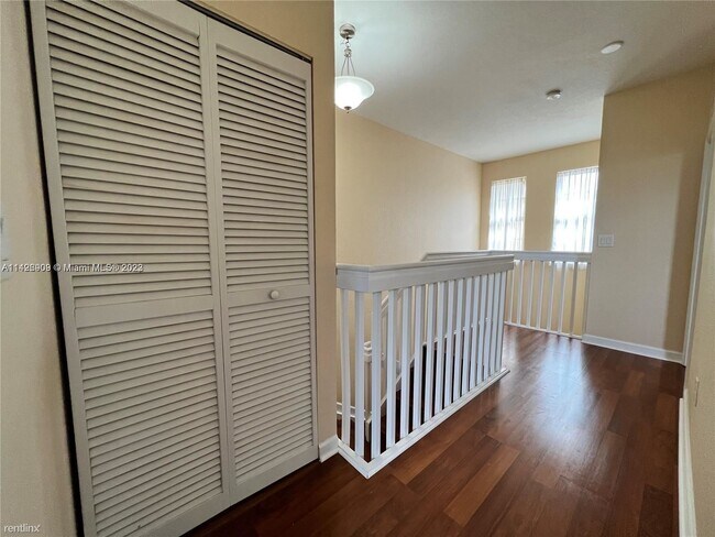 Building Photo - 3 br, 3 bath Townhome - 9249 SW 227th St