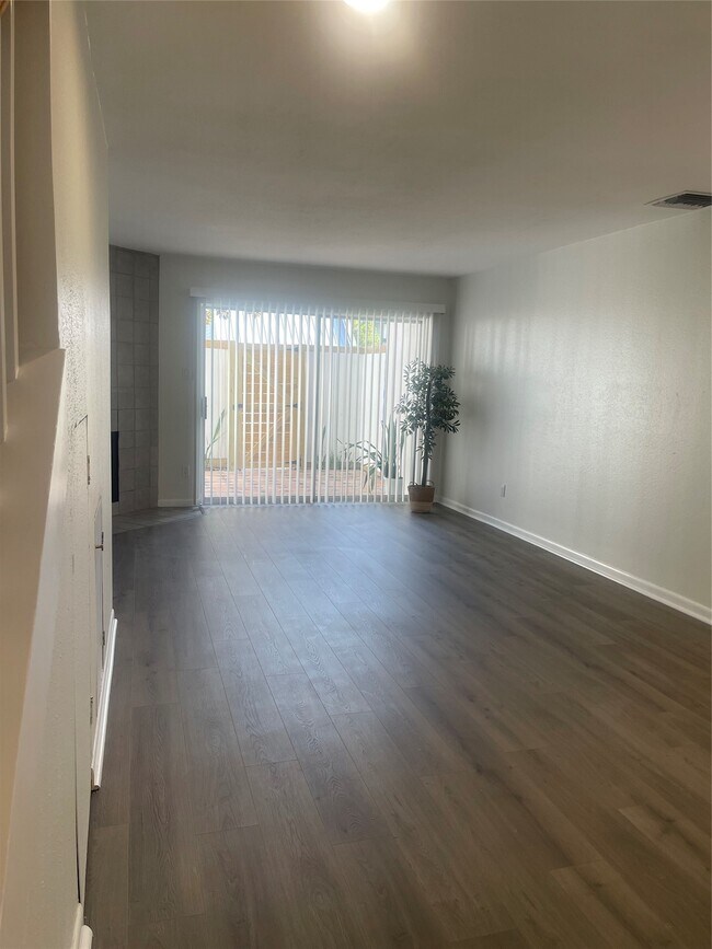 Foto del edificio - 5056 Glenmont Dr