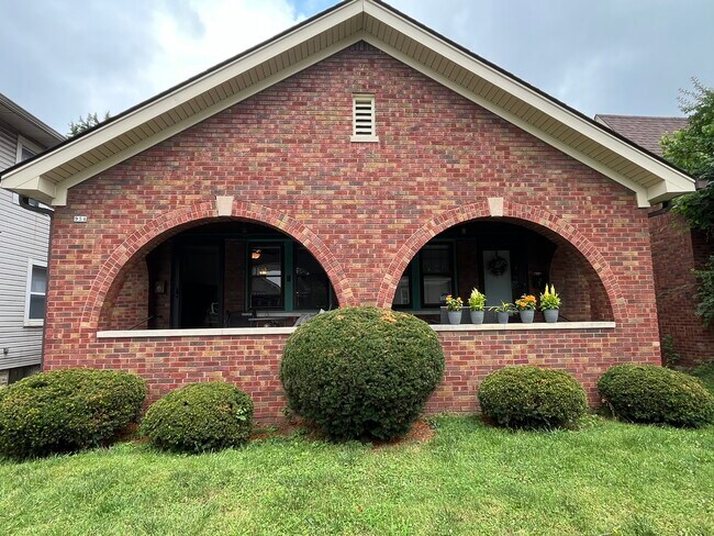 Building Photo - 954 E Bradbury Ave