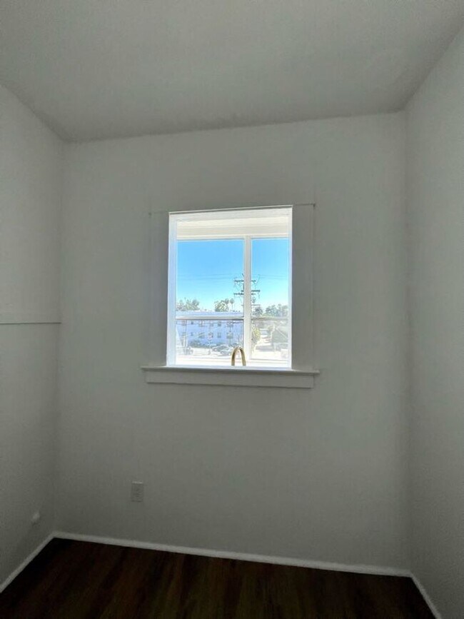 Building Photo - 1610 W Sunset Blvd