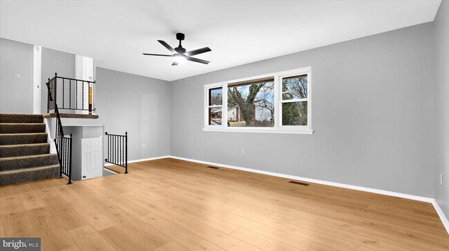 Foto del edificio - 8009 Nolcrest Rd