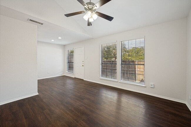 Building Photo - 117 Peachtree Ct