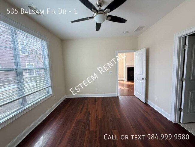 Foto del edificio - 535 Balsam Fir Dr