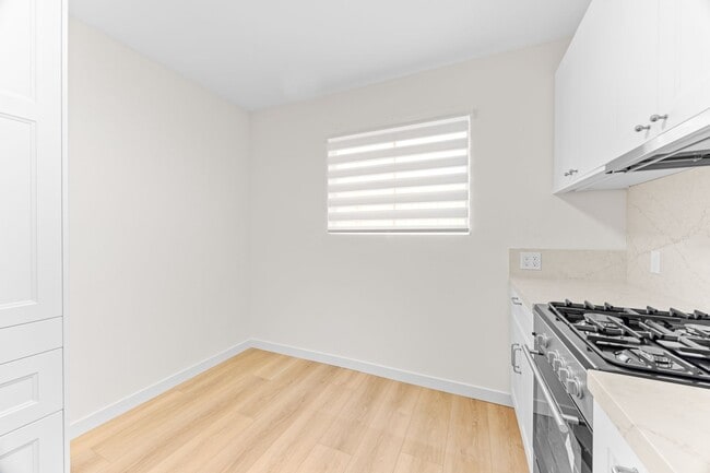 Building Photo - 4345 Ventura Canyon Ave