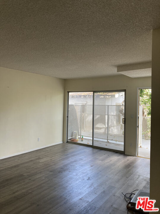 Building Photo - 844 6th St