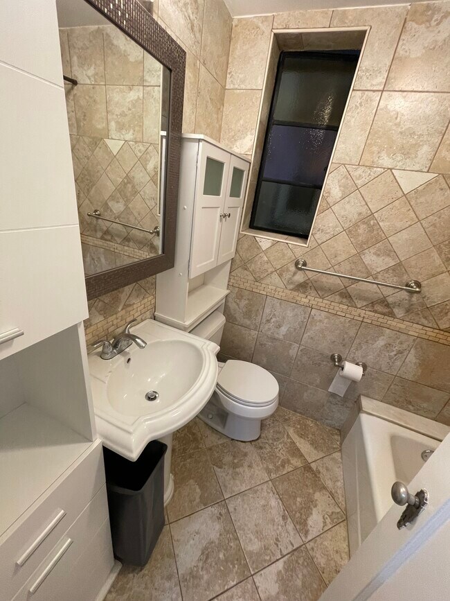 Foto del edificio - 2312 42nd St
