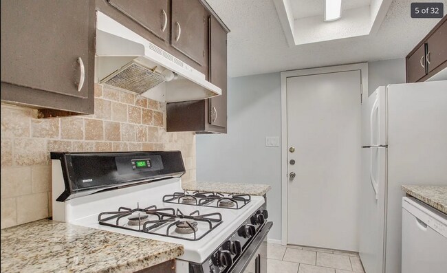 Building Photo - 1508 Oak Heights Dr