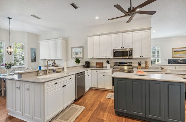 Building Photo - Luxury Living at Golfside South @ Summer B...