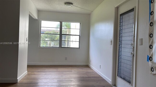 Building Photo - 354 Mansfield I