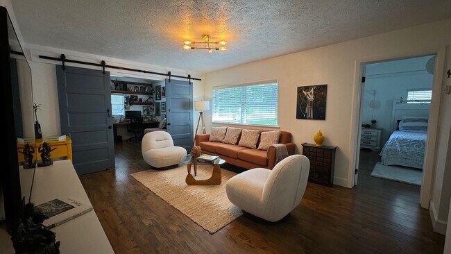 Photo - 917 E Lambright St House