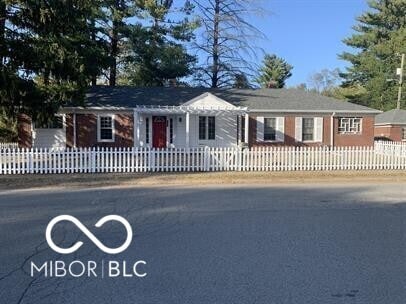 Foto principal - 6401 Central Ave