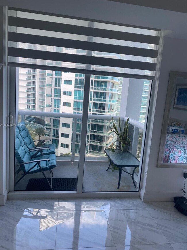 Foto del edificio - 10275 Collins Ave