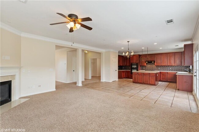 Foto del edificio - 379 Roseglen Dr NW