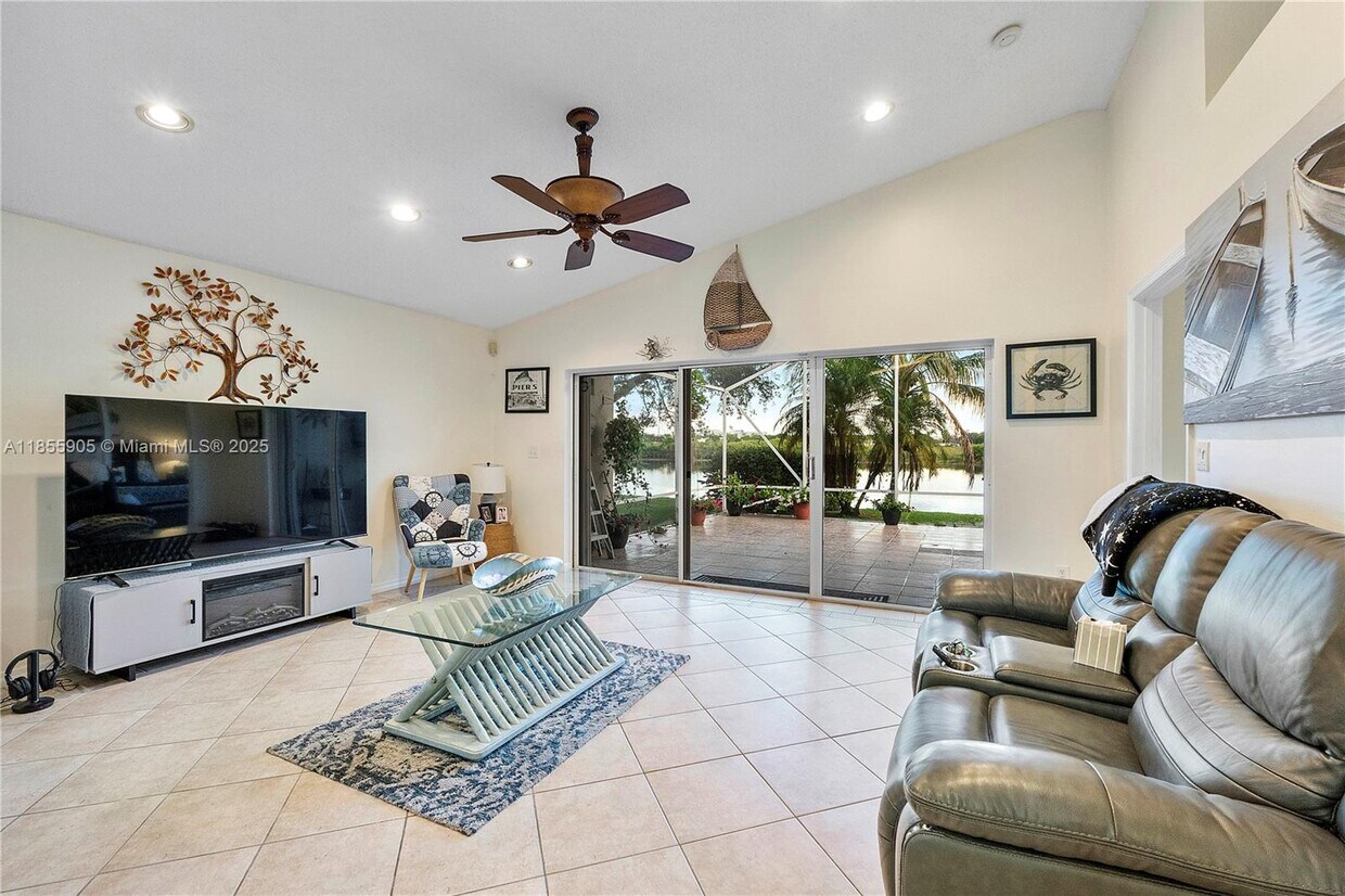 Foto principal - 11851 SW 7th St