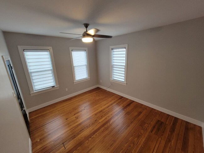 Foto del edificio - 481 E Market St