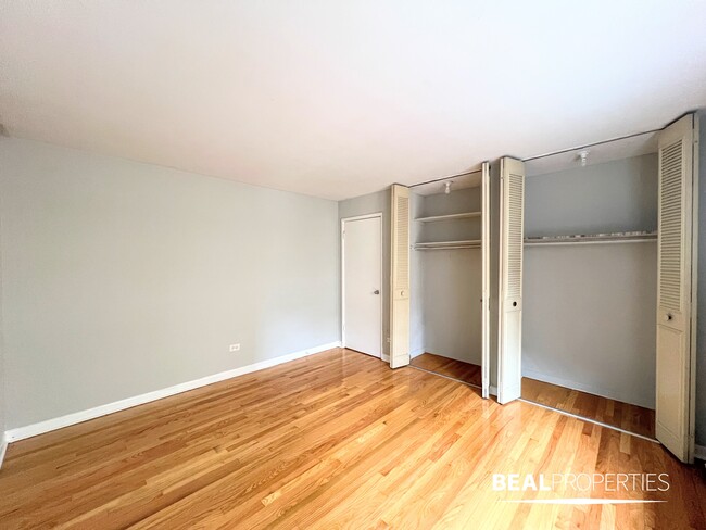 Foto del edificio - 510 W Briar Pl