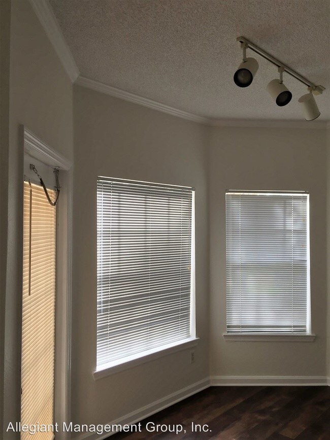 Foto del edificio - 215 Arbor Lakes Cir