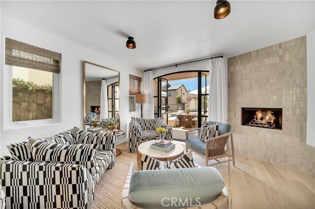 Building Photo - 412 Acacia Ave