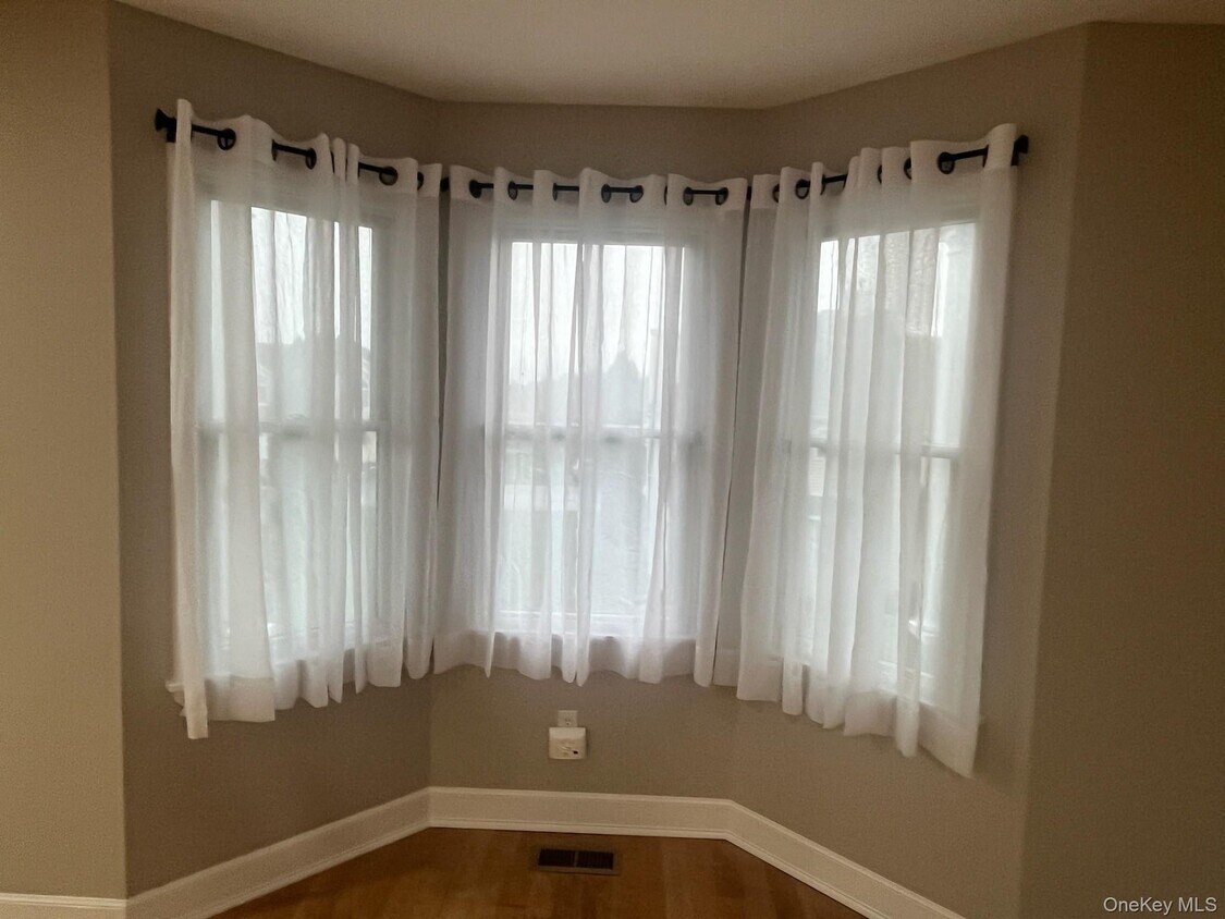 Foto del edificio - 706 Willow Pond Dr