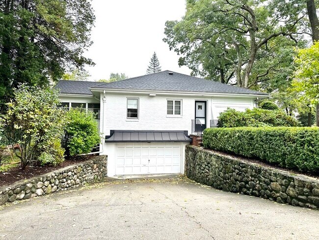 Building Photo - 35 Mignon Rd